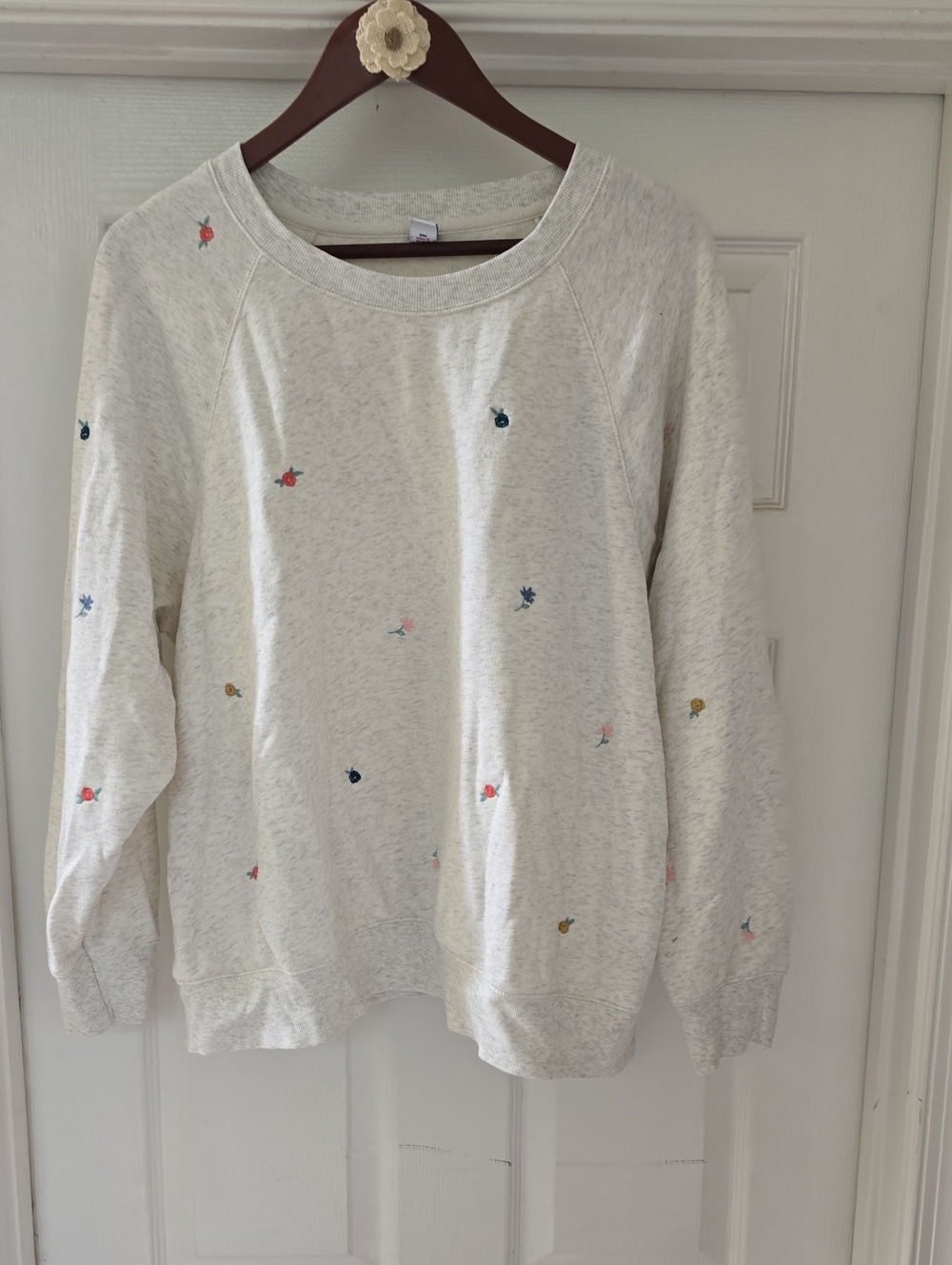 Old Navy Cream Crewneck Sweatshirt w/ Tiny Multicolor Floral Embroidery- Size-XL
